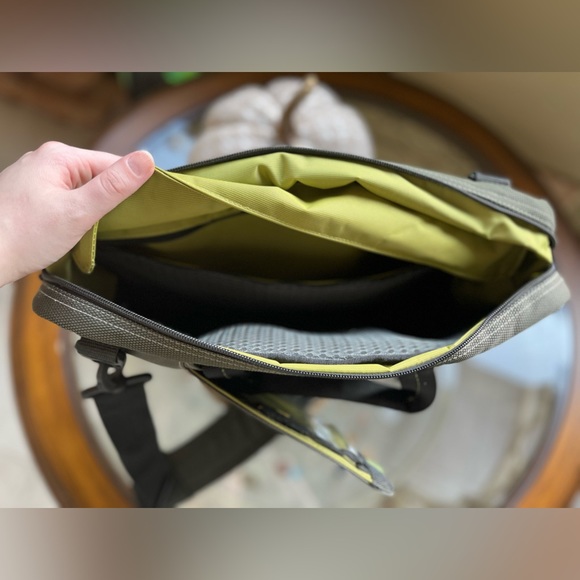 HP WINDOWS 8 LAPTOP- 17” Touchscreen Laptop- Includes Charger and Free Case - Picture 13 of 14